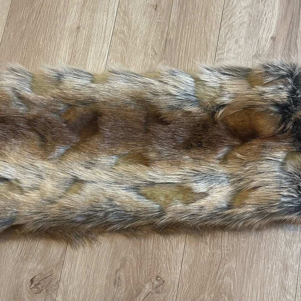Express Scarf - Picture 3 of 4